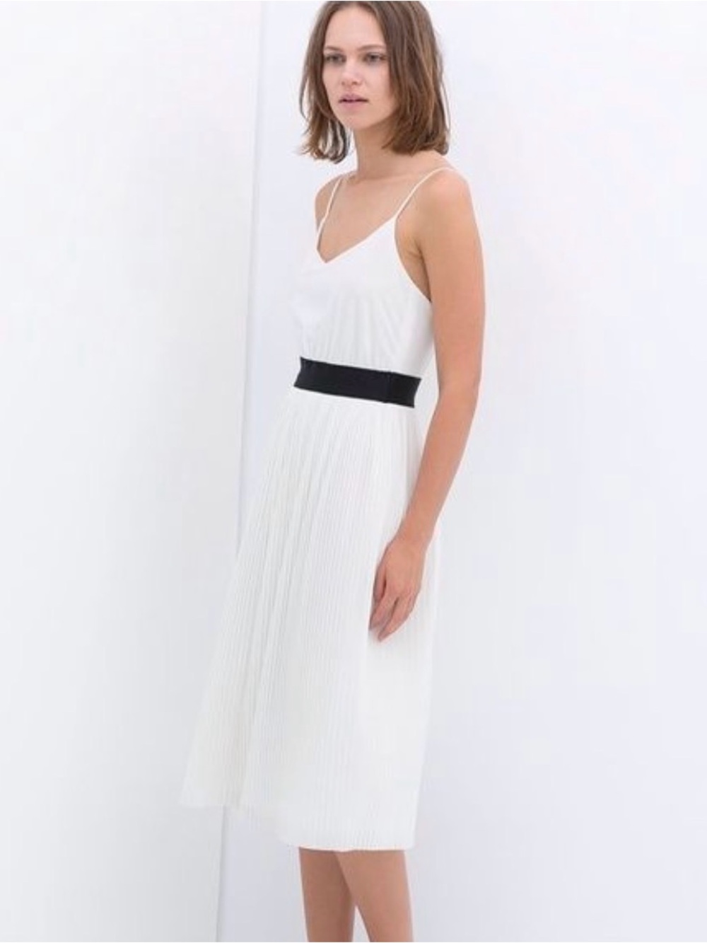 NWT Zara White Dress with a Black Contrast Size S